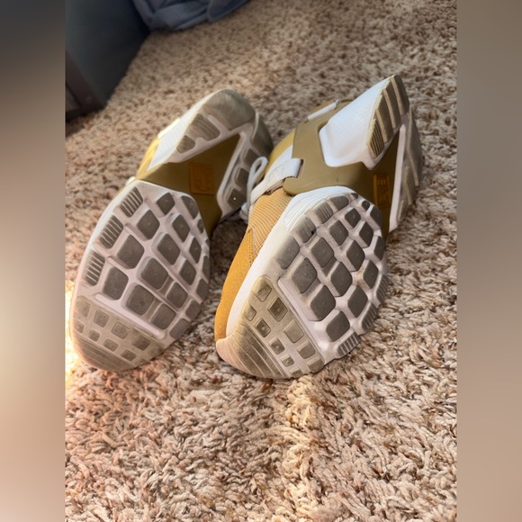 Nike Air Beige Athletic Shoes size 8.5 - Picture 9 of 9